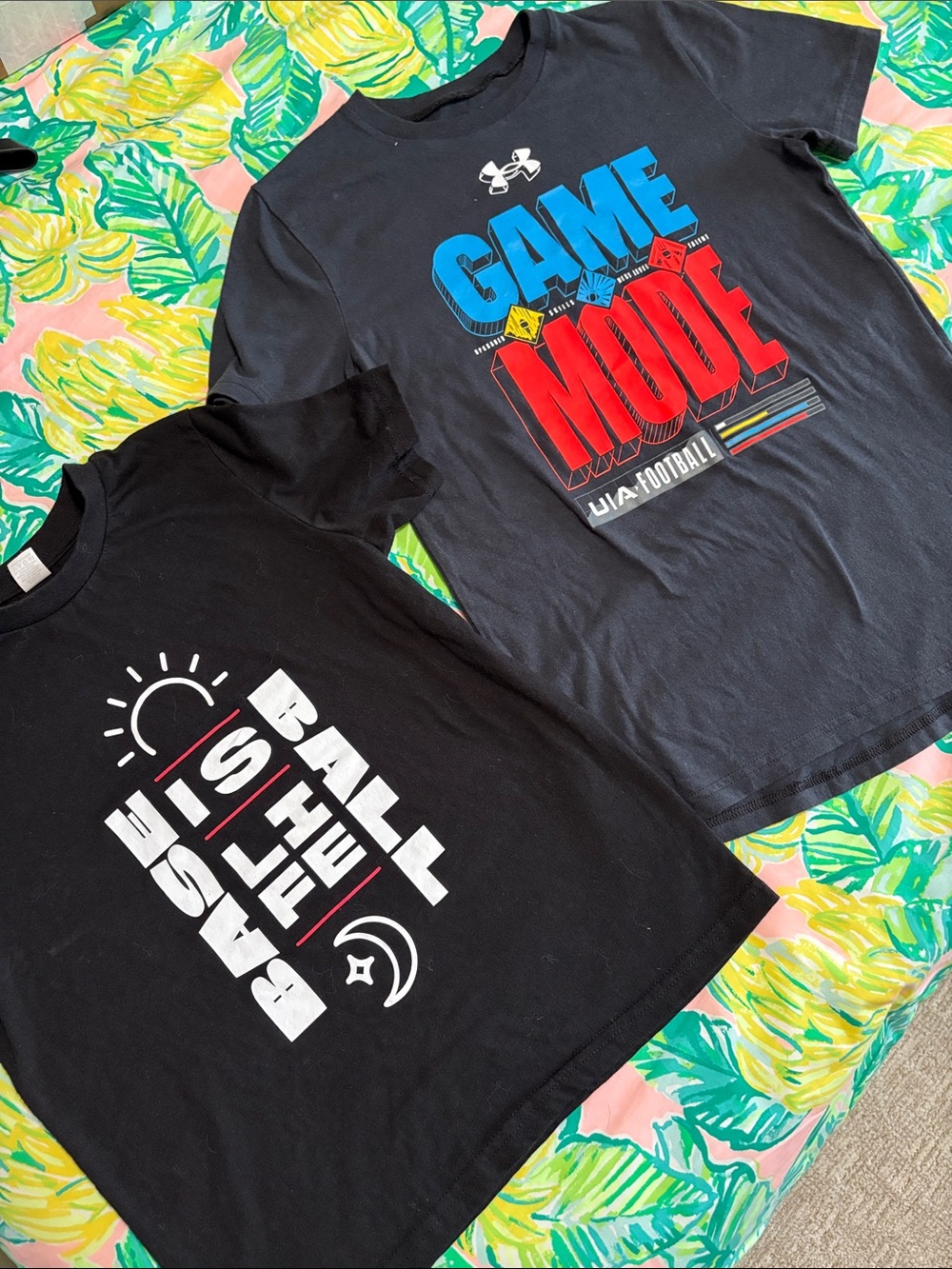 Lot of 2 shirts- (1) under armor and (1) plate crate - Picture 1 of 5